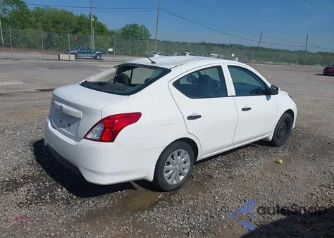 2016 Nissan Versa 1.6 S z USA, uszkodzony, nr VIN 3N1CN7AP2GL873364